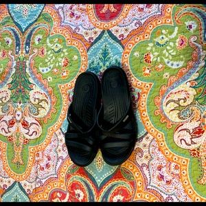 Crocs Strappy Sandal, size 9